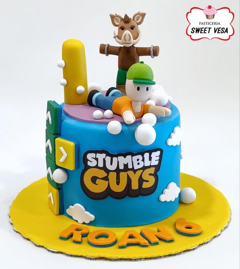 Stumble Guys Birthday Party, Stumble Guys Cake, Guys Birthday Cake, Guys Birthday, Stumble Guys, Mini Pinatas, Mens Birthday Party, Birthday Cakes For Men, Fondant Toppers