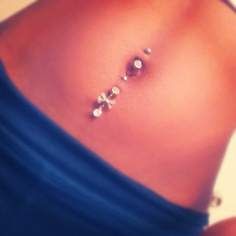 Cute belly button piercing Top And Bottom Belly Piercing, Bottom Belly Button Piercing, Double Navel Piercing, Double Belly Piercing, Piercing Placement, Hip Piercings, Pretty Piercings, Cute Belly Rings, Bellybutton Piercings