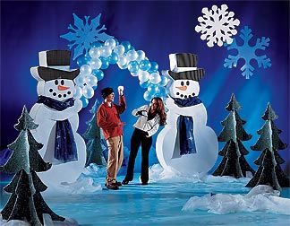 Holiday Parade Floats, Christmas Parade Floats, Homecoming Floats, Christmas Stage, Holiday Parades, Inexpensive Christmas, Winter Wonderland Theme, Christmas Program, Snowman Christmas Decorations