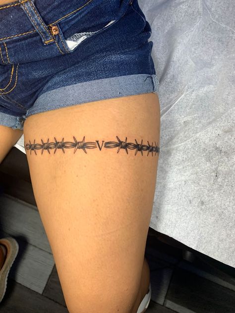 Bob Wire Tattoos For Women, Thigh Garter Tattoo Simple, Western Leg Tattoos, Lace Garter Tattoos, Thigh Garter Tattoo, Lookbook Aesthetic, Thigh Band Tattoo, Barbed Wire Tattoo, Barbed Wire Tattoos