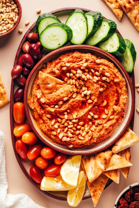 Simple sun-dried tomato hummus with BIG tomato flavor. A versatile dip or spread for pita, crackers, veggies, sandwiches, and more. Just 15 minutes required! #minimalistbaker #hummus #sundriedtomato #dip #spread #plantbased Sun Dried Tomato Hummus, Tomato Hummus, Pita Crackers, Roasted Beet Hummus, Hummus Recipe Homemade, Big Tomato, Beet Hummus, Make Hummus, Minimalist Baker