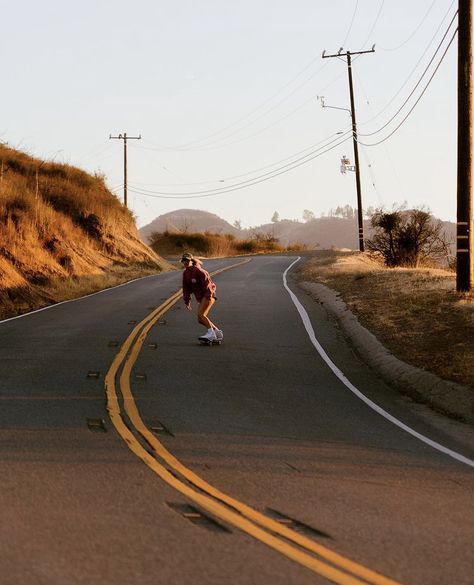 Surf Skate Aesthetic, Skateboarder Aesthetic, Longboarding Aesthetic, Surfskate Aesthetic, Skate Group, Longboard Aesthetic, Extreme Climbing, Long Boarding, Skateboarding Aesthetic