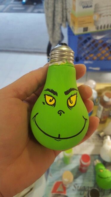 The Grinch light bulb Christmas ornament Painting Ornaments, Grinch Crafts, Light Bulb Crafts, Whoville Christmas, Light Bulb Ornaments, Grinch Christmas Tree, Grinch Christmas Decorations, Grinch Ornaments, Christmas Light Bulbs