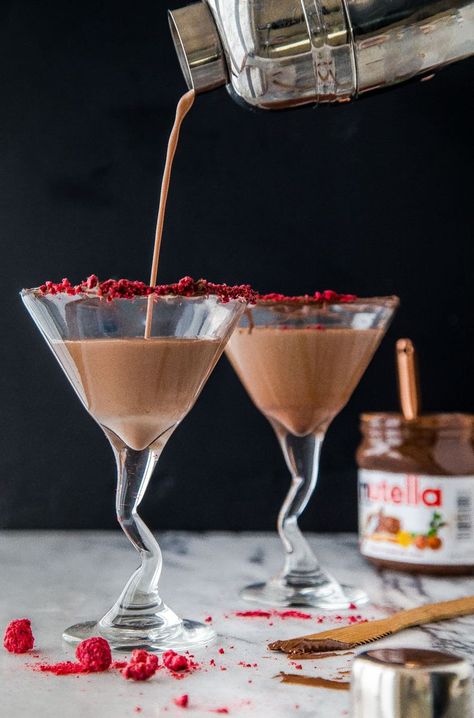 Nutella Chocolate Martini with Raspberry Chambord Raspberry Martini Recipe, Chocolate Cocktail Recipes, Raspberry Martini, Nutella Raspberry, Chocolate Martini Recipe, Romantic Desserts, Chocolate Cocktails, Chocolate Martini, Dessert For Two