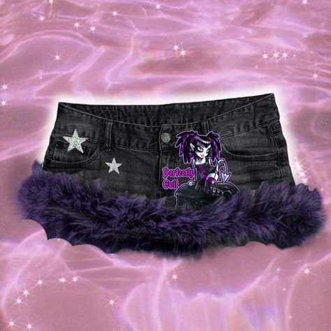 Cyber trashy apocalyptic faux purple fur trim black skirt with diamante rhinestone embellished star and perfectly evil Y2K design.  *Reworked to order. Takes 2 weeks to ship Can be made in sizes XS-XL  *All orders are unique. Skirts will slightly vary in color About 10.5 in length (can be made shorter or longer) Denim Pleated Skirt Outfit Y2k, Black And Purple Outfit, Money Skirt, Scene Skirt, Purple Mini Skirt, Purple Y2k, Rainbow Cookie, Mode Purple, Spirit Week Outfits