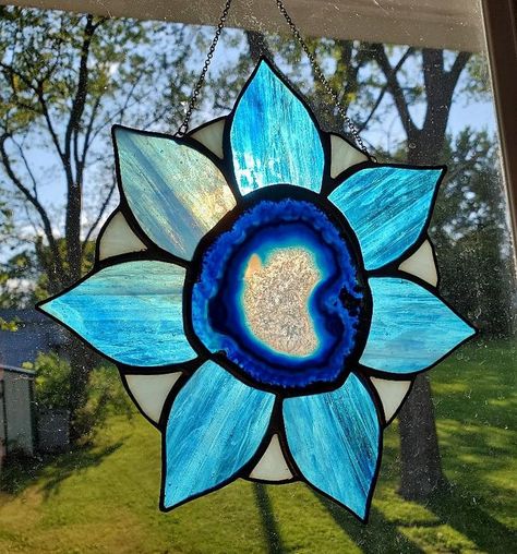 Stained Glass With Agate Slices, Agate Art, Stained Glass Flower, Stained Glass Gifts, Stained Glass Patterns Free, Plant Stakes, Agate Slices, Stained Glass Decor, Louis Comfort Tiffany