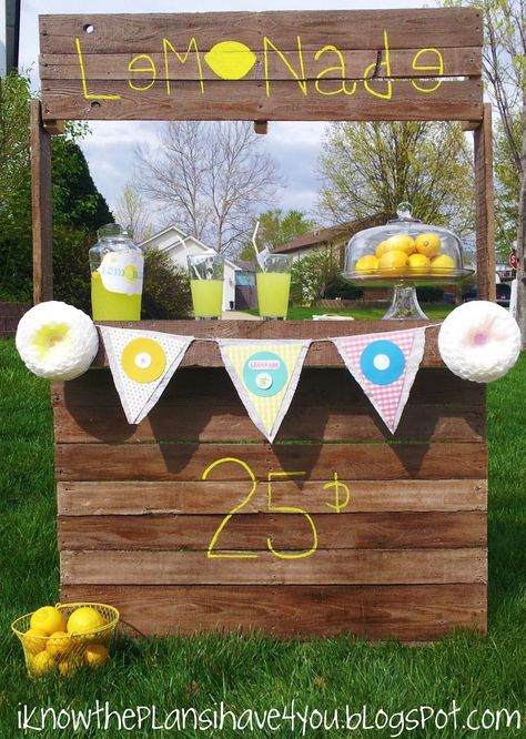 I Know The Plans I Have For You: Round 3!! Pallet Lemonade Stand... Pallet Lemonade Stand, Stick Cookies, Watermelon Wedges, Diy Lemonade Stand, Kids Lemonade, Diy Lemonade, Lemonade Stands, Outdoor Pallet Projects, Free Pallets