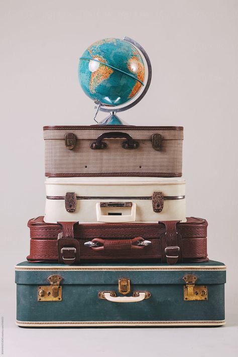 Great Minds Think Alike, Vintage Suitcases, Vintage Suitcase, Vintage Luggage, Art Challenge, Suitcases, Photography Props, Guest Room, Decorative Boxes