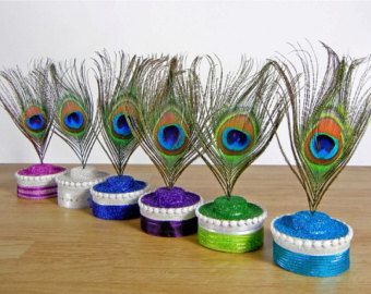 Feather Wedding Favors, Peacock Wedding Ideas, Peacock Party Decorations, Peacock Wedding Decorations, Peacock Wedding Colors, Peacock Wedding Favors, Bright Wedding Decorations, Peacock Centerpieces, Peacock Party