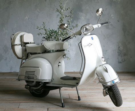 White Scooter, Vespa S, Vespa Retro, Vespa Sprint, Lambretta Scooter, Moto Vintage, Vespa Lambretta, Vespa Vintage, Vespa Scooters