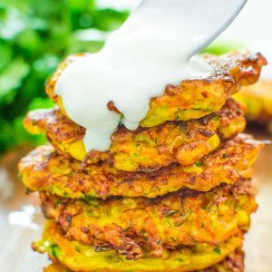 Vegetable Fritters, Broccoli Fritters, Veggie Fritters, Roasted Pepper Sauce, Avocado Tomato Salad, Corn Fritters, Zucchini Fritters, Fritter Recipes, How To Cook Quinoa