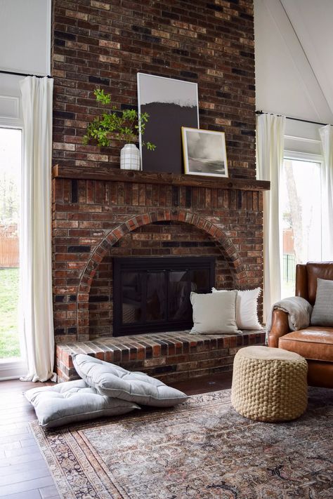 Red Brick Decor, Red Brick Fireplace Decor, Red Brick Fireplaces, Juniper Home, Wall Decoration Ideas, Fireplace Screen, Room Update, Home Fireplace, Brick Fireplace