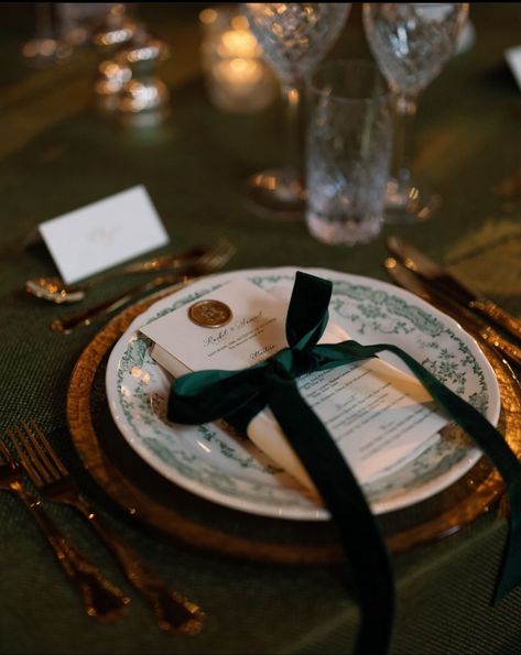 Dark Green Gold Wedding Theme, Emerald Wedding Inspiration, Dark Forest Green Wedding Theme, Emerald And Bronze Wedding, Dark Green Wedding Table Settings, Dark Green Napkins Wedding, Olive And Gold Wedding Theme, Dark Green And Brown Wedding Theme, Winter Wedding Green And Gold