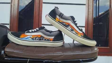 Vans Oldschool, Vans Custom, Painted Sneakers, High Top Vans, Custom Vans, Paint Art, Vans High Top Sneaker, Custom Painted, Vans Sk8