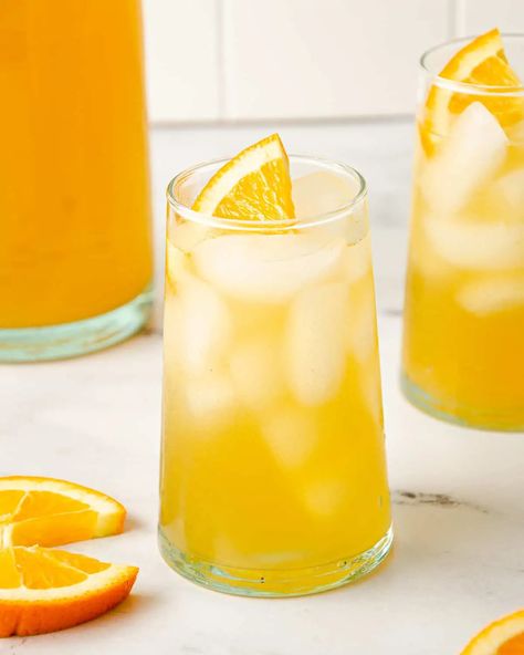 Beach Beverages, Homemade Orange Juice, Simply Juice, Orange Juice Cocktails, Orange Juice Smoothie, Orange Juice Recipes, Agua Fresca Recipe, Orange Juice Drinks, Mexican Drinks