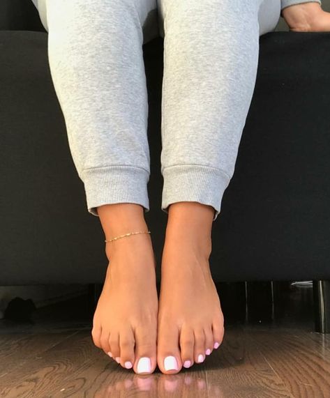 889 Likes, 16 Comments - 💖Sharing the finest feet!👣💖 (@feetandtoes4you) on Instagram: “Possibly the most perfect feet ever, @lustrous_red! #red #redtoes #perfect #perfection #feet #foot…” Apply Nail Polish, Pretty Toe Nails, Cute Toe Nails, Cute Toes, Home Sweet Home, Like A Pro, Feet Nails, Toe Nails, Sweet Home