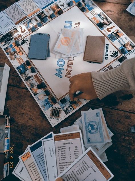 Monopoly Board Aesthetic, Monopoly Night Aesthetic, Playing Monopoly Aesthetic, Friends Playing Board Games Aesthetic, My Favorite Half Night Stand, Game Night Aesthetic Friends, Boardgame Aesthetic, Monopoly Aesthetic, Game Night Aesthetic