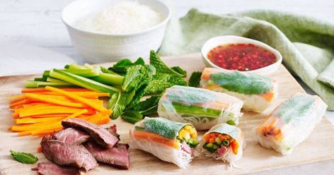 Wrap up these sublime Vietnamese beef rolls and serve with homemade dipping sauce. Rice Paper Rolls Recipe, Rice Paper Rolls Recipes, Vietnamese Rice Paper Rolls, Vietnamese Rice Paper, Beef Rolls, Vietnamese Beef, Vietnamese Rice, Vietnamese Noodles, Beef Roll