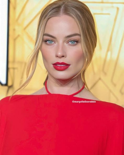 Margot Robbie Color Pallet, Latte Balayage, Margot Robbie Makeup, Margot Robbie Outfit, Margot Robbie Photos, Unrealistic Beauty Standards, Red Lips Makeup Look, Bridgette Bardot, Margot Robbie Harley Quinn