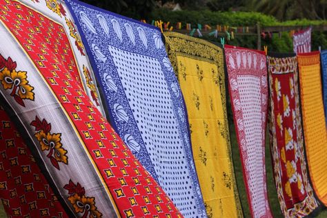 #khanga #east africa #african print Kanga Fabric, Designer Image, Africa Dress, Spring Scarves, Portfolio Inspiration, Tropical Climate, African Prints, Wax Print, East Africa