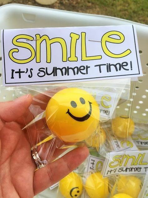 End of the Year Students Gifts Free download Smile  It's Summer Time! Happy Classroom, Class Mom, Class Treats, Students Gifts, Classmates Gifts, Doodle Bugs, Class Gifts, Student Teacher Gifts, Volunteer Gifts