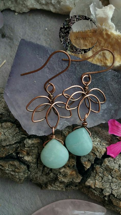 Wire wrapped lotus earrings, copper with Paua Shell and howlite turquoise beads created by @lunadiajewels on instagram Turquoise Wire Wrapped Jewelry, Wire Wrapped Stone Earrings, Lotus Wire Wrap Tutorial, Lotus Wire Wrap, Wire Wrapped Flower Earrings, Wire Wrapped Bead Earrings, Beaded Wire Art, Wire Wrap Earrings, Diy Wire Jewelry Rings