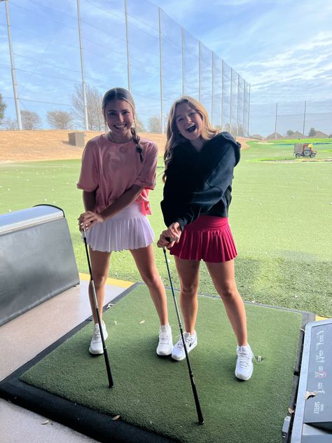 Cute Golf Poses, Top Golf Pictures, Preppy Golf Aesthetic, Golf Girlfriend Aesthetic, Preppy Golf Outfit, Top Golf Aesthetic, Top Golf Birthday, Golfing Instagram Pictures, Cute Golf Hairstyles