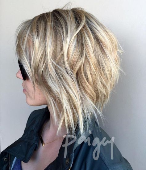 Tousled Bob With Honey Blonde Balayage Cabelo Pin Up, Messy Bob, Choppy Bob Haircuts, Tousled Bob, Textured Haircut, Choppy Bob, Choppy Bob Hairstyles, Natural Wavy Hair, Lob Haircut