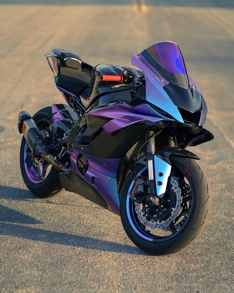 Custom Sport Bikes Motorcycles, Moter Cycle, Purple Motorcycle, Bike Aesthetic, Custom Sport Bikes, Yamaha Bikes, Motorbike Design, Bike Ideas, Biker Boys