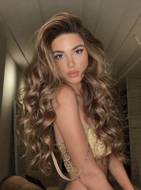 Plump Hair, Negin Mirsalehi, Hairstyle Youtube, Hair Growth Serum, Hair Color Techniques, Relaxed Hair, Long Wavy Hair, Shiny Hair, Smooth Hair