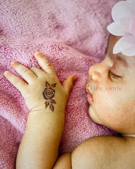 Love wrapped in pink🌸 .. 🌸 ..#henna #baby #babyhand #babygirl #hennartist #hennart #mehandidesign #mehandiart #mehandivibes💚 #design #babyphotography #babyphotos #babyphotoshoot Pink Henna, Baby Hands, Mehandi Designs, Baby Photoshoot, Baby Photography, Baby Photos, Henna, Pink, Design