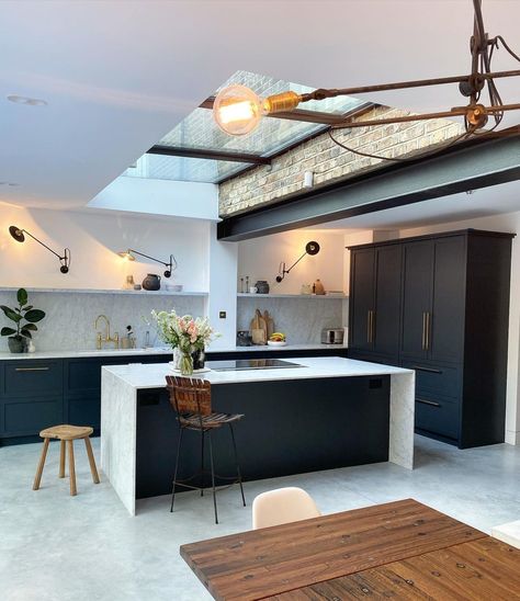 Instagram Reality, Open Plan Kitchen Dining Living, Open Plan Kitchen Dining, Open Plan Kitchen Living Room, Reeded Glass, Kitchen Interiors, House Extension Design, Dark Kitchen, Concrete Kitchen