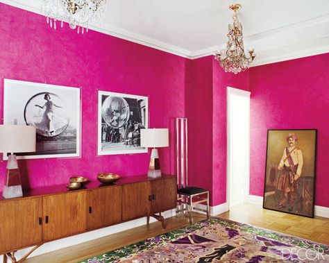 In the foyer, fashion photographs by Melvin Sokolsky are displayed above a 1960s Brazilian credenza. Hot Pink Walls, Warm Paint Colors, Murs Roses, Monochrome Makeup, Creative Wall Decor, Iphone Homescreen, Foyer Decorating, Clean Bedroom, Shocking Pink