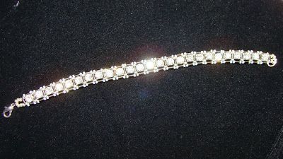 Beaded Girl: Cup-Chain Bracelets Cup Chain Bracelet, Dainty Diamond Necklace, Jewelry Making Bracelet, By Regina, Solitaire Pendant Necklace, Beaded Wrap Bracelets, Chain Bracelets, Beaded Bracelet Patterns, Tennis Bracelet Diamond