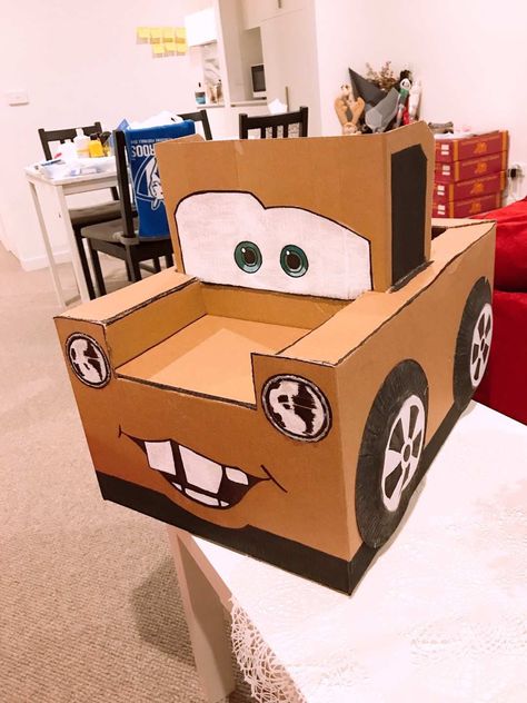 Radiator Springs Trunk Or Treat, Mcqueen Birthday Party Decoration, Piñata Cars, Halloween Comics, Cars Decorations, Cardboard Box Car, Cars Birthday Party Decorations, Cardboard Car, Disney Cars Party