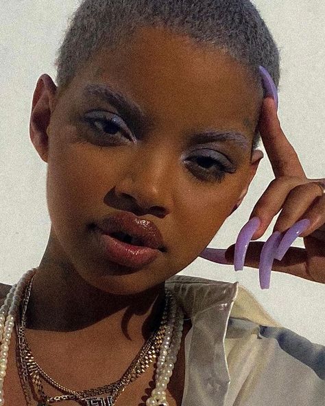 Lilac Acrylic Nails, Slick Woods, Lilac Eyeshadow, Short Dyed Hair, Edgy Short Haircuts, Bald Girl, Long Hairstyle, Lilac Hair, Cut My Hair