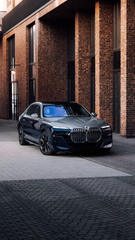 Bmw I7 Wallpaper, Alpha Wallpaper, Car Tattoo Design, Bmw I7, Bmw X Series, Most Luxurious Car, Juventus Wallpapers, Cool Truck Accessories, Mecca Kaaba