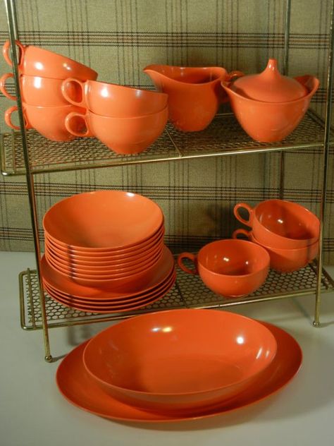 Coral Oneida melmac 24 piece dinnerware set.: Mcm Dinnerware, Kitchen Color Themes, Mid Century Modern Dishes, Peach Shades, Retro Kitchen Accessories, Desert Plates, Melamine Dishes, Airstream Trailer, Vintage Cookware