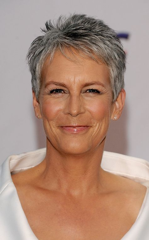 Jamie Lee Curtis always rocks the pixie! Description from pinterest.com. I searched for this on bing.com/images Jamie Lee Curtis Haircut, Jamie Lee Curtis Hair, Short Spiky Hairstyles, Lee Curtis, Spiked Hair, Gray Hair Cuts, Short Grey Hair, Super Short Hair, Jamie Lee Curtis