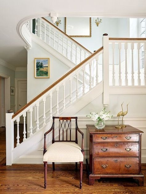 The Colonial Revival style became popular in the early 1900s in America, at a time when people became nostalgic for a pre-industrialized era. Modern interpretations of the colonial era began to emerge in architectural and interior designs, heavily influenced by British, Spanish, French, and Dutch designs. #interior #interiordesign #interiordecor #interiordecoration #decor #decoration #design #bathroom #bathroomdesign #bathroomdecor #kitchen #kitchendecor #kitchendesign #homedecor #homedecoration Colonial Millwork, American Colonial Interior, Colonial Revival Interior, Colonial House Interior Design, Colonial Home Interior, Colonial Style Interior, Colonial House Interior, American Interior Design, Colonial Interior Design