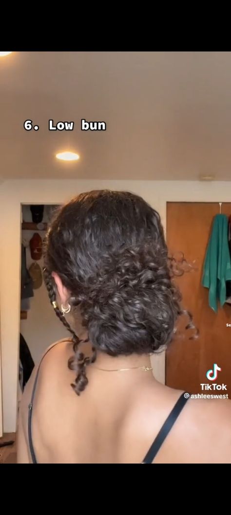 Curly Hair Low Bun, Low Curly Bun, Messy Curly Bun, Curly Styles, Curly Bun, Hair Flow, Hairstyle Inspo, School Hairstyles, Short Curly Styles