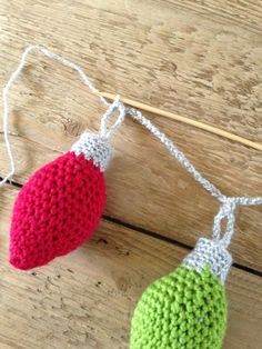 Christmas Ornament Garland, Crocheted Christmas Ornaments, Crochet Ornament Patterns, Crocheted Christmas, Crochet Garland, Ornament Garland, Crochet Xmas, Crochet Ornaments, Holiday Crochet