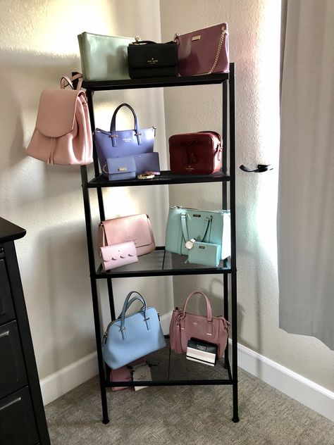 Ways To Display Purses, Purse Stand Display, Purse Display Ideas Bedrooms, Purse Display Ideas, Display Purses, Purse Shelf, Purse Room, Purse Rack, Boutique Displays