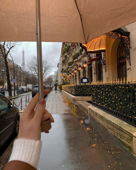 Rainy Paris, Paris Vibes, Parisian Lifestyle, Parisian Vibes, Parisian Life, Paris Aesthetic, Living In Paris, Beige Aesthetic, A Rainy Day