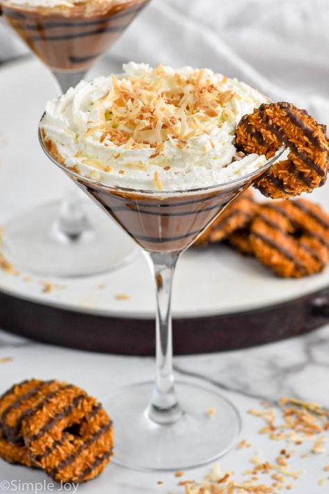 This Samoa Martini is your favorite Girl Scout cookie all grown up and turned into a cocktail. This amazing martini is dessert in a glass and can't be missed! Samoa Martini, Samoa Cookies, Desserts In A Glass, Girl Scout Cookies, All Grown Up, Girl Scout, Samoa, Grown Up, Girl Scouts