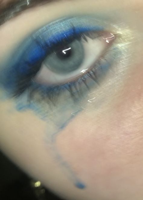 Blue Tears Makeup, Tear Make Up, Blue Green Makeup, Mascara Tears, Lisa Swallows, Teardrop Makeup, Dark Underwater, Light Blue Eyeshadow, Blue Eyeshadow Aesthetic