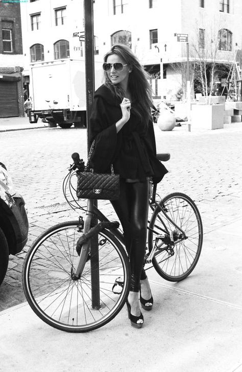 girl with a bike Nadine Coyle, Cheryl Fernandez Versini, Kimberley Walsh, Nicola Roberts, Girls Aloud, Womens Bike, Squad Goals, Black And White Portraits, 1 Girl