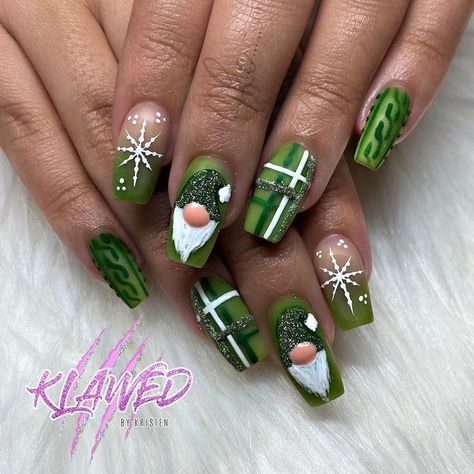 Christmas Gnome Nails Art, Knomes Nails, Gnome Nails Art, Gnome Christmas Nails, Christmas Character Nails, Gnome Nail Designs, Christmas Gnome Nails, St Patricks Day Nails Design, Gnome Nails