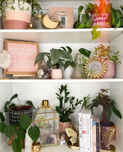 How To Decorate Bedroom Corner, Shelf Room Inspiration, Cute Shelving Ideas, Flowers In Apartment Aesthetic, Cute Shelves Decor, Cube Shelf Decor Bedroom Aesthetic, Floral Apartment Decor, Aesthetic Art Bedroom, Spring Room Aesthetic