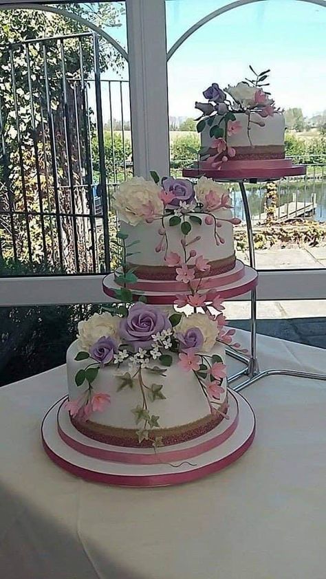 Separate Wedding Cakes, Separate Tier Wedding Cake, Easy Thanksgiving Dessert Recipes, Red Birthday Cakes, Thanksgiving Desserts Easy, Quinceanera Cakes, Pokemon Cake, Dessert Easy, Thanksgiving Food Desserts